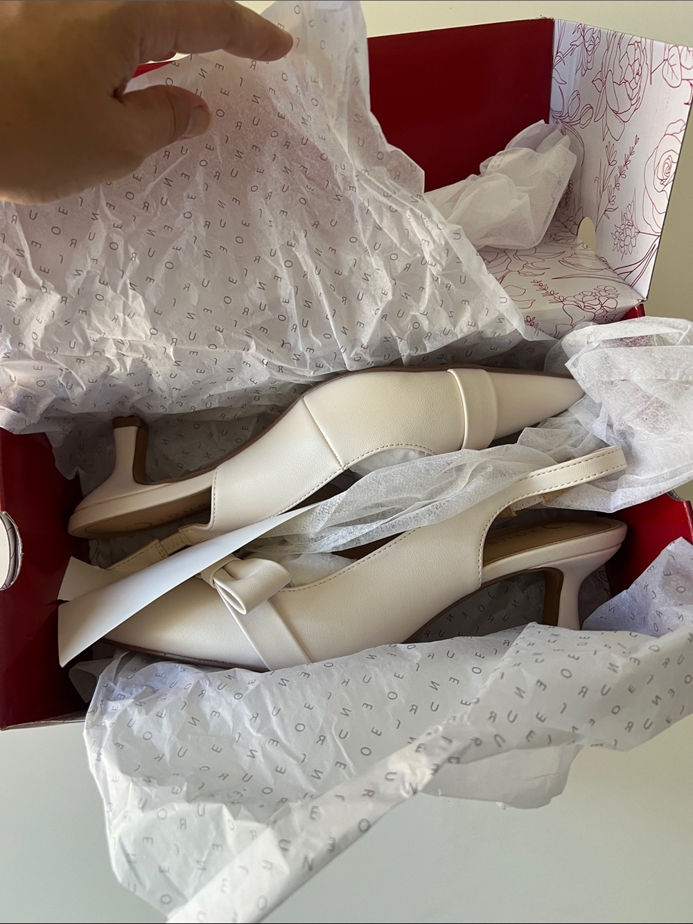 Journee Collection Cream Pointed-Toe Slingback Heels with Bow 9 - Picture 5 of 7